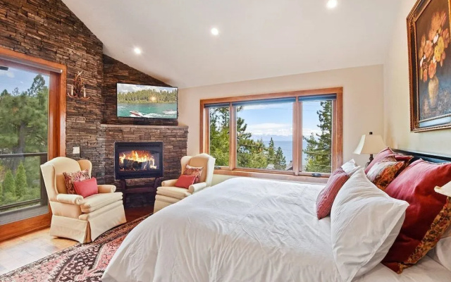 Luxury Mountain Retreat | Lake Views, Deck + BBQ | Pool Table & Chef’s Kitchen