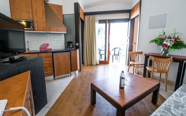 HL Miraflor Suites Hotel