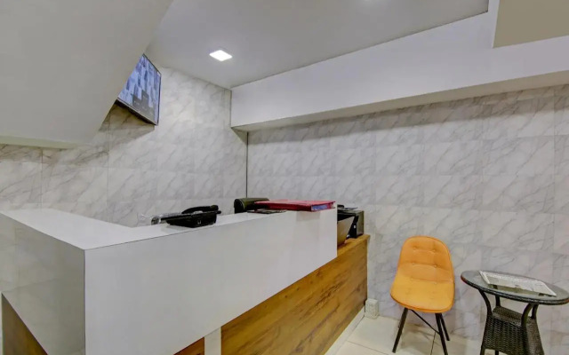 Oyo Flagship 703579 Santosh Residency