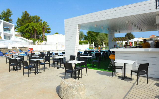 Aiora Aqua Resort