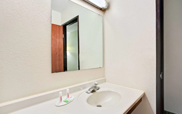 Super 8 By Wyndham Belleville