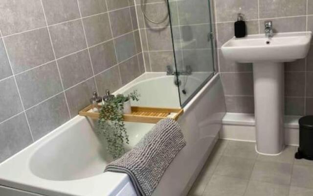 Luxury 2 Bedroom waterfront apartment with balcony