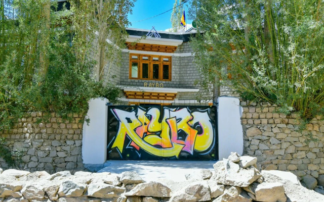 Raybo Hostel