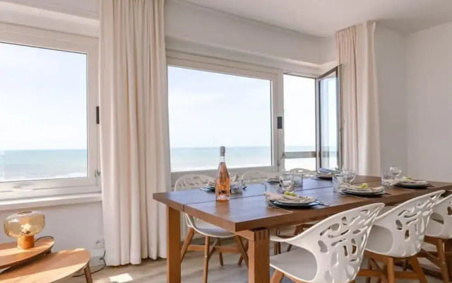 Corner Apartment With Fantastic sea View