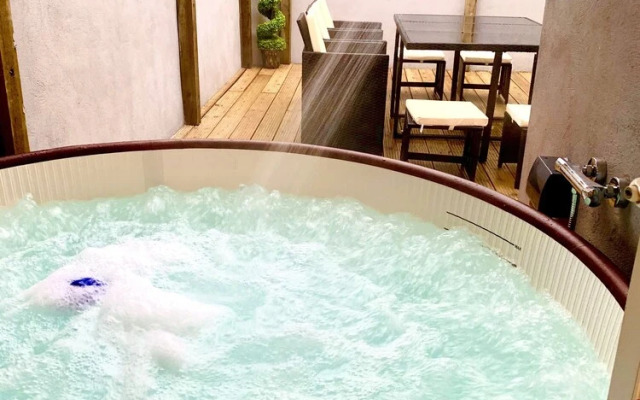 Victory Luxury Hot Tub House