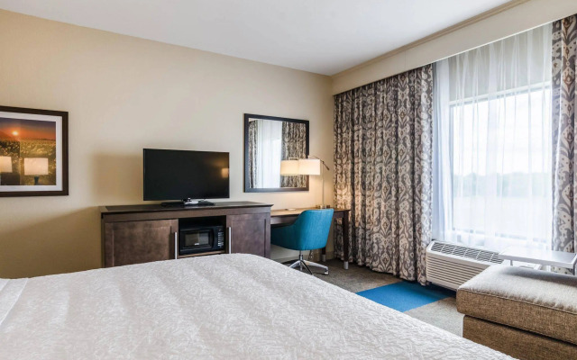 Flag Point Inn & Suites Pratt by FairBridge
