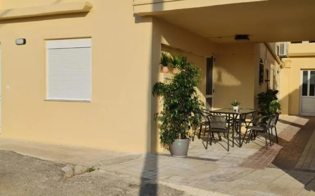 Stylish S&k 'k' Villa 200m From The Beach