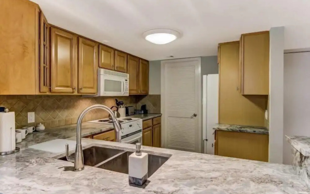 2065 Beachwood