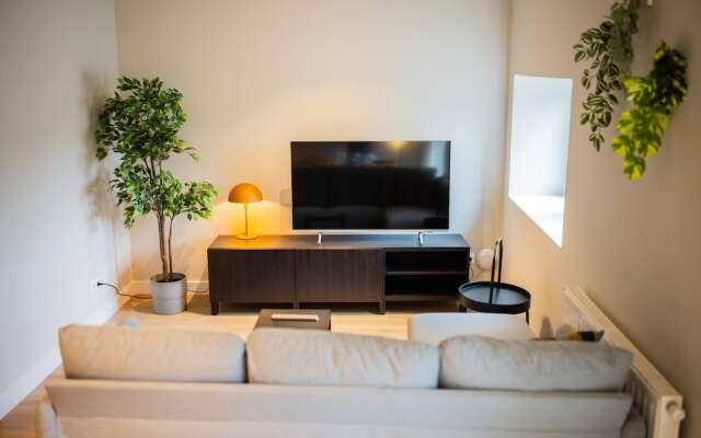 Alphabet 3 Bedroom Serviced Apartment -pk-