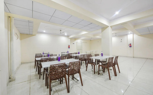 Fabhotel Palm Paradise