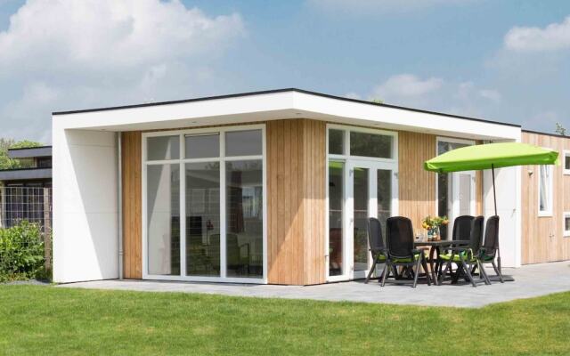 Luxurious Chalet with Sauna And Jacuzzi, 5km From Valkenburg