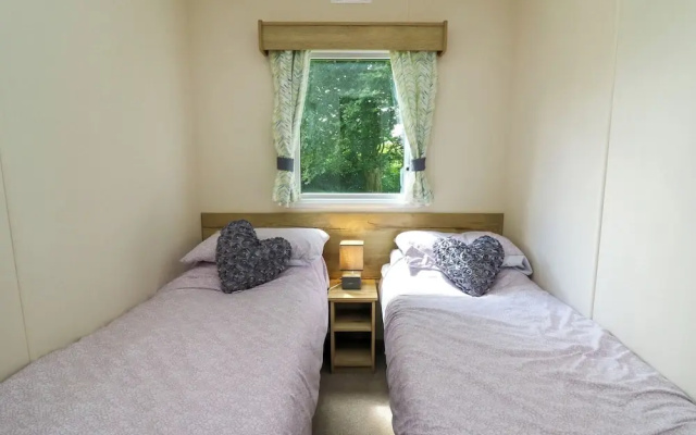 Caravan 6 at Blackmoor Farm