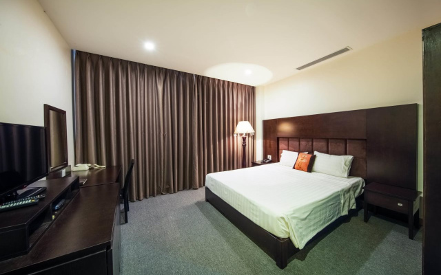 May Plaza Hotel