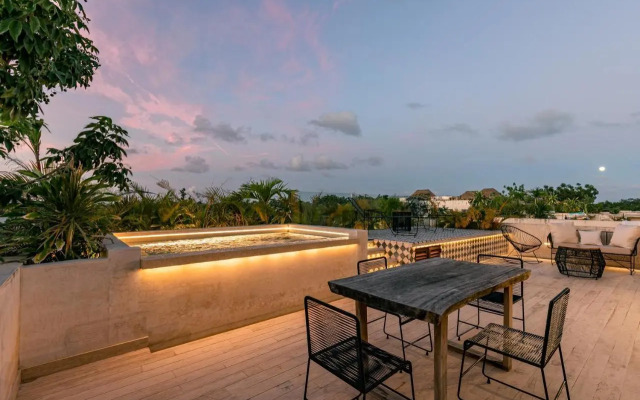 403 Stunning rooftop apartment for couples w/private pool
