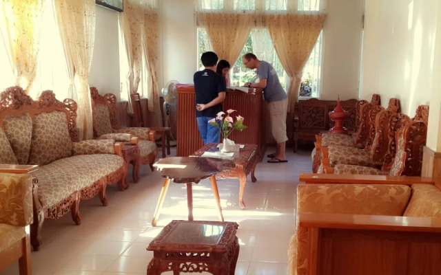 Mrauk Oo Nawarat Hotel