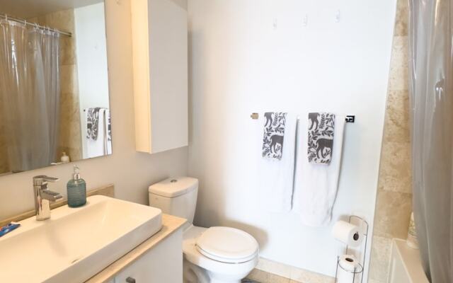 Luxury 2 Bedroom Lakeview