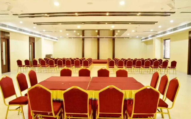 OYO 1535 Hotel Bee Town