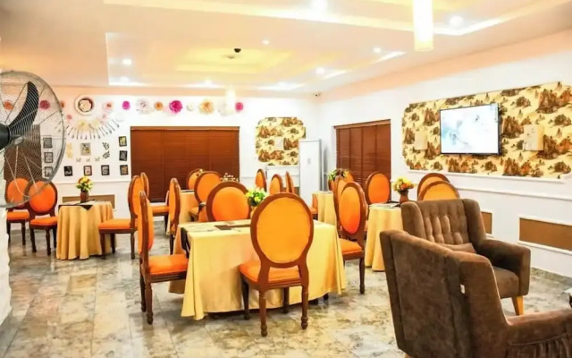 G- throne Hotel and Suites