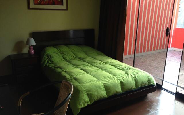 Hostal Alpes Lima