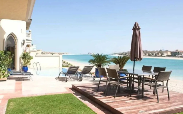 The Palm Jumeirah Villas - Frond E by Kennedy Towers