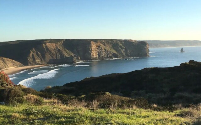 Apartamento Junto à Praia na Arrifana, by Izibookings