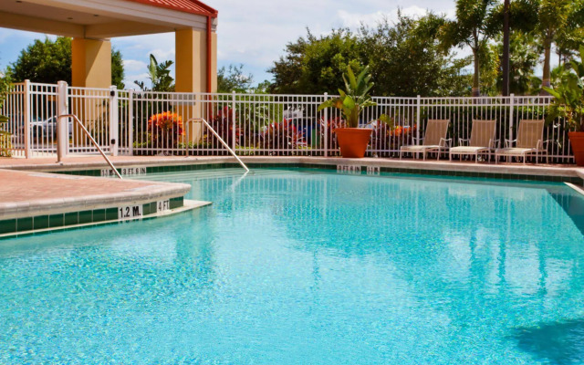 Holiday Inn Express & Suites Nearest Universal Orlando by IHG