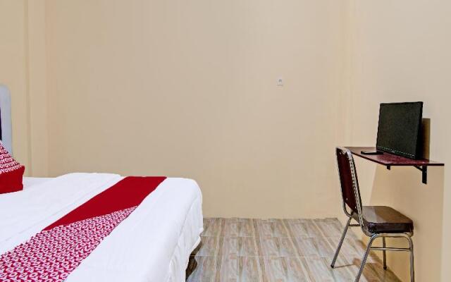 Oyo 91835 Djasur Kost