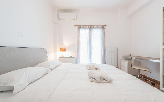 Fresh and Clean apt for 6 in Koukaki