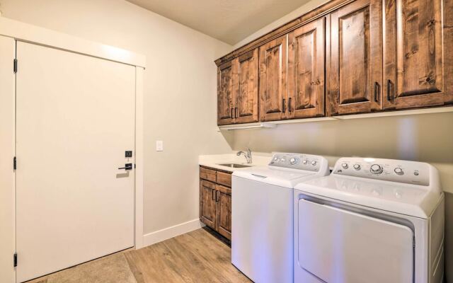 Stunning Adobe Home Overlooking Silver Reef