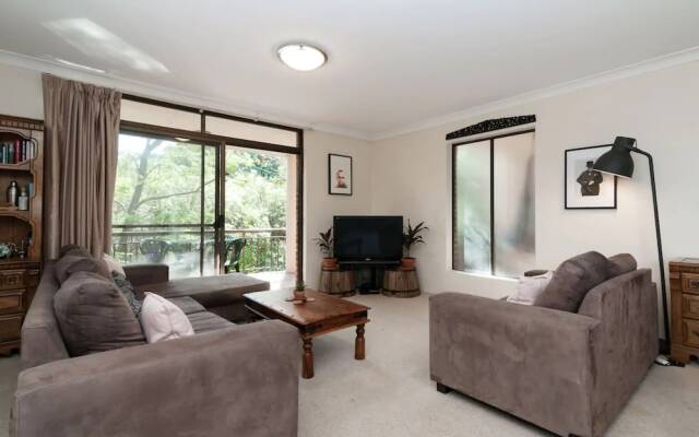 Bright 3 Bedroom Apartment in Leafy Artarmon