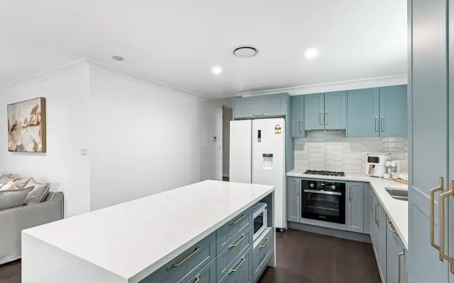 Spacious 3-bedroom Home With Private Pool & BBQ