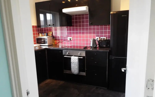 Ideal Central Edinburgh Location With On-site Private Parking
