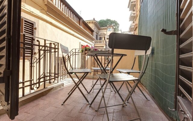 Central Berchet With Terrace and Private Entrance