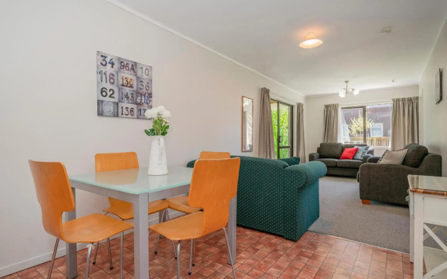 Surf Stay - Whitianga Holiday Home
