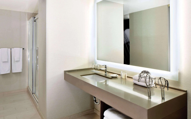 Renaissance Austin Hotel