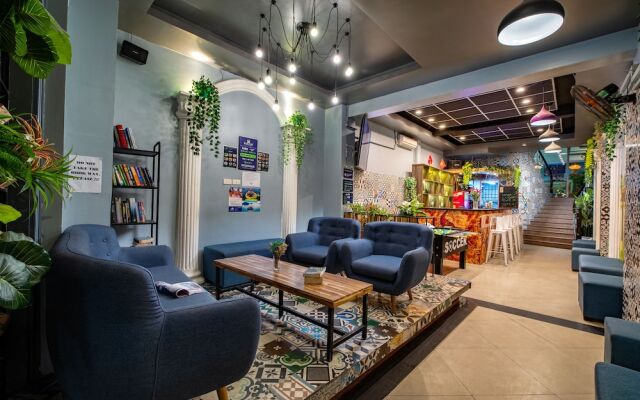 Babylon Garden Inn