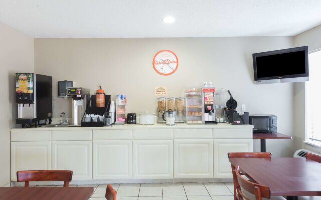 Baymont by Wyndham Iowa Lake Charles