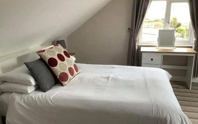 New Overlander Inn