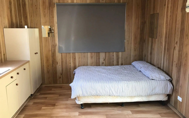 The Waterwheel Beach Cabins - Caravan Park