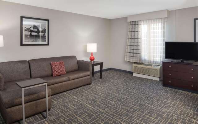 La Quinta Inn & Suites by Wyndham Atlanta Airport South