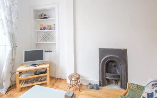 2 Bedroom Flat Near City Centre