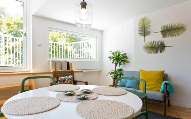 APOSENTUS - The light house at Miragaia