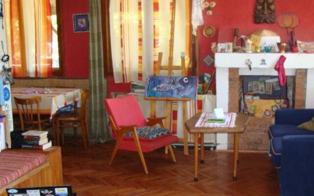 Ikar Hut Hostel