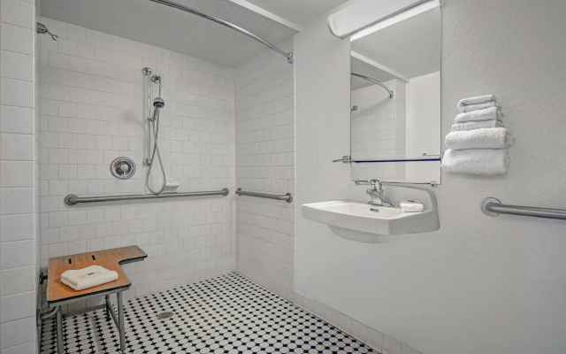 Motel 6 Tallahassee, FL - Downtown