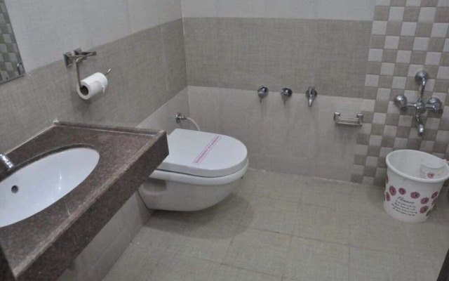 Hotel The New Holiday Inn