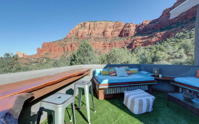 Amazing Views & On-site Hiking: Sedona Studio