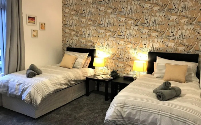 Stylish Modern 3-bed House nr Manchester City ctr