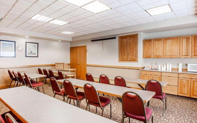 Quality Inn & Suites Bremerton near Naval Shipyard