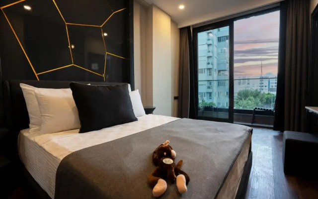 Lucky Monkey Hotel