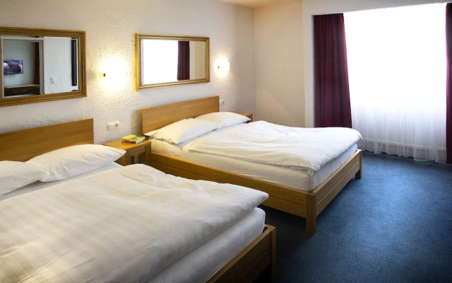 Elan Hotel